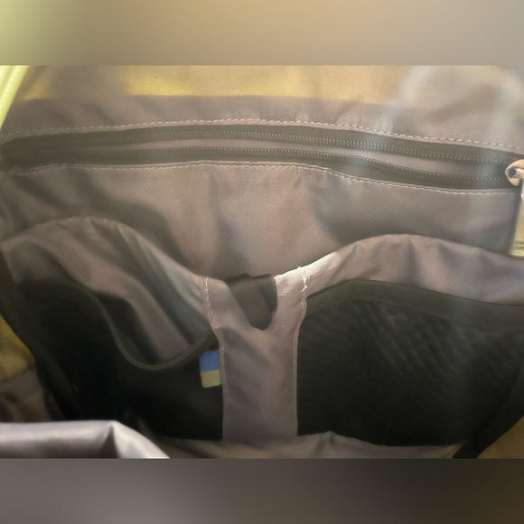 Open Story Backpack - Picture 3 of 5